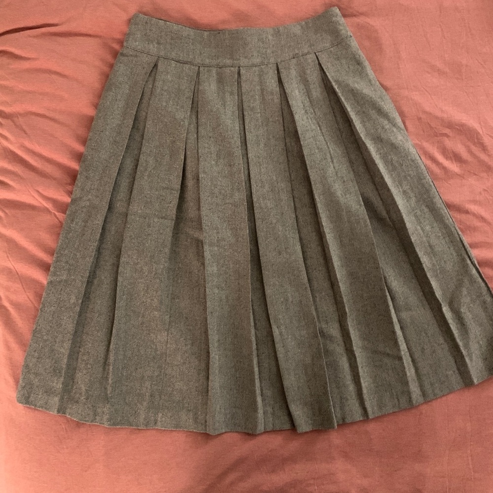 Knee length wool skirt